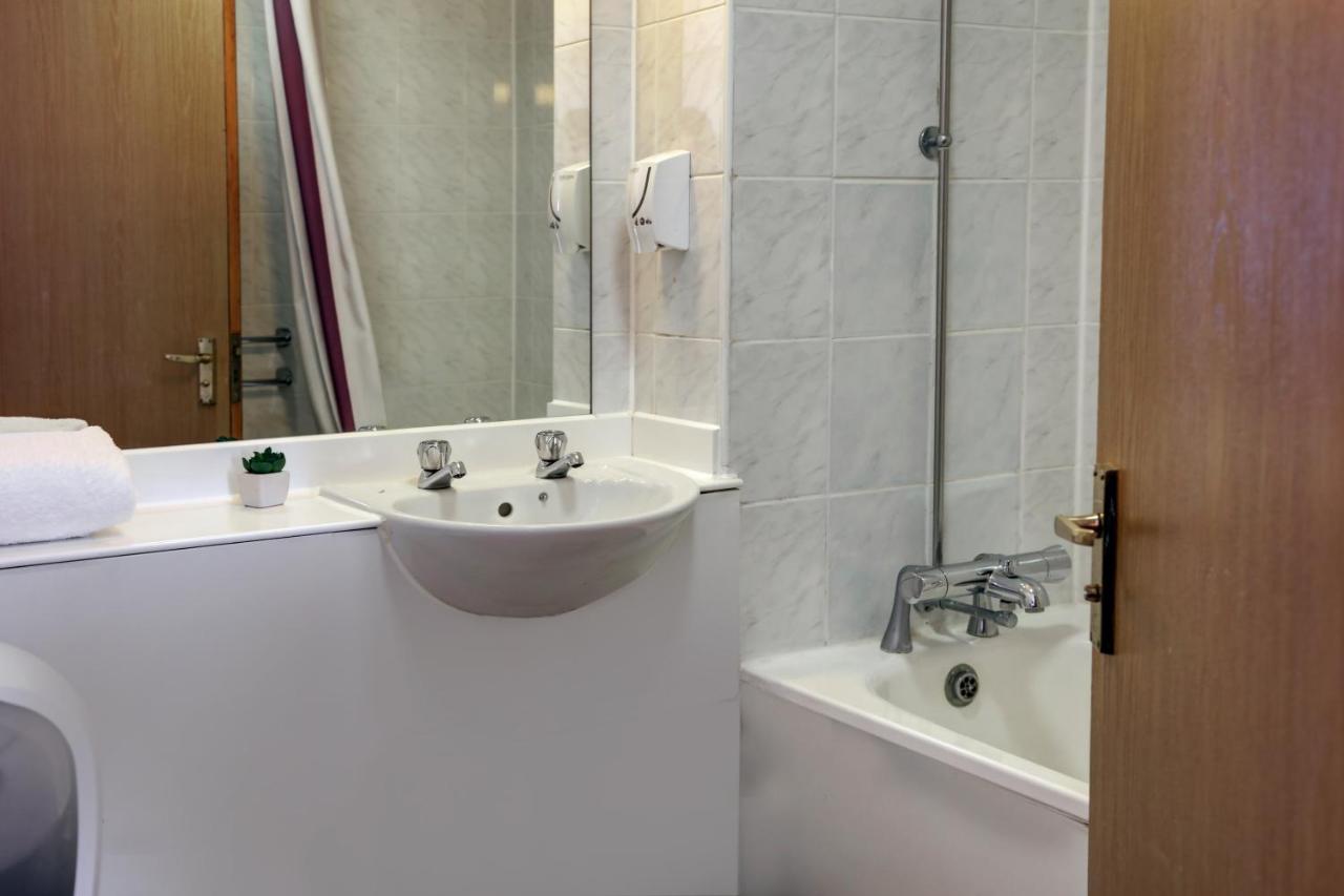 Plaza Chorley; Sure Hotel Collection By Best Western 촐리 외부 사진