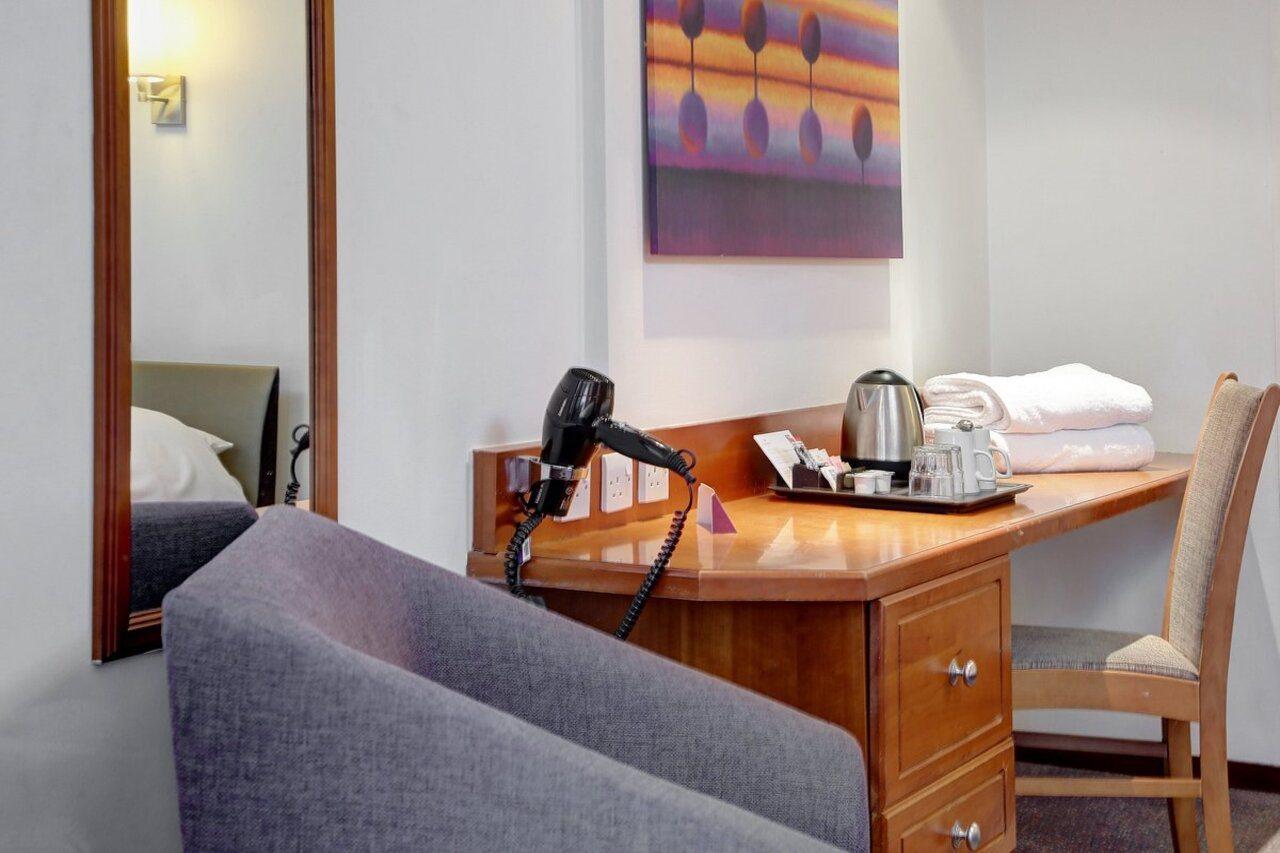 Plaza Chorley; Sure Hotel Collection By Best Western 촐리 외부 사진